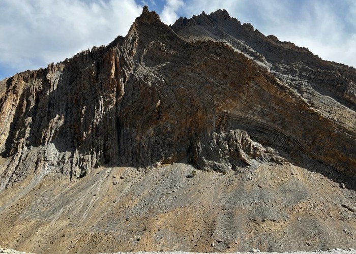 67 Warstwy wycisniete w skalach